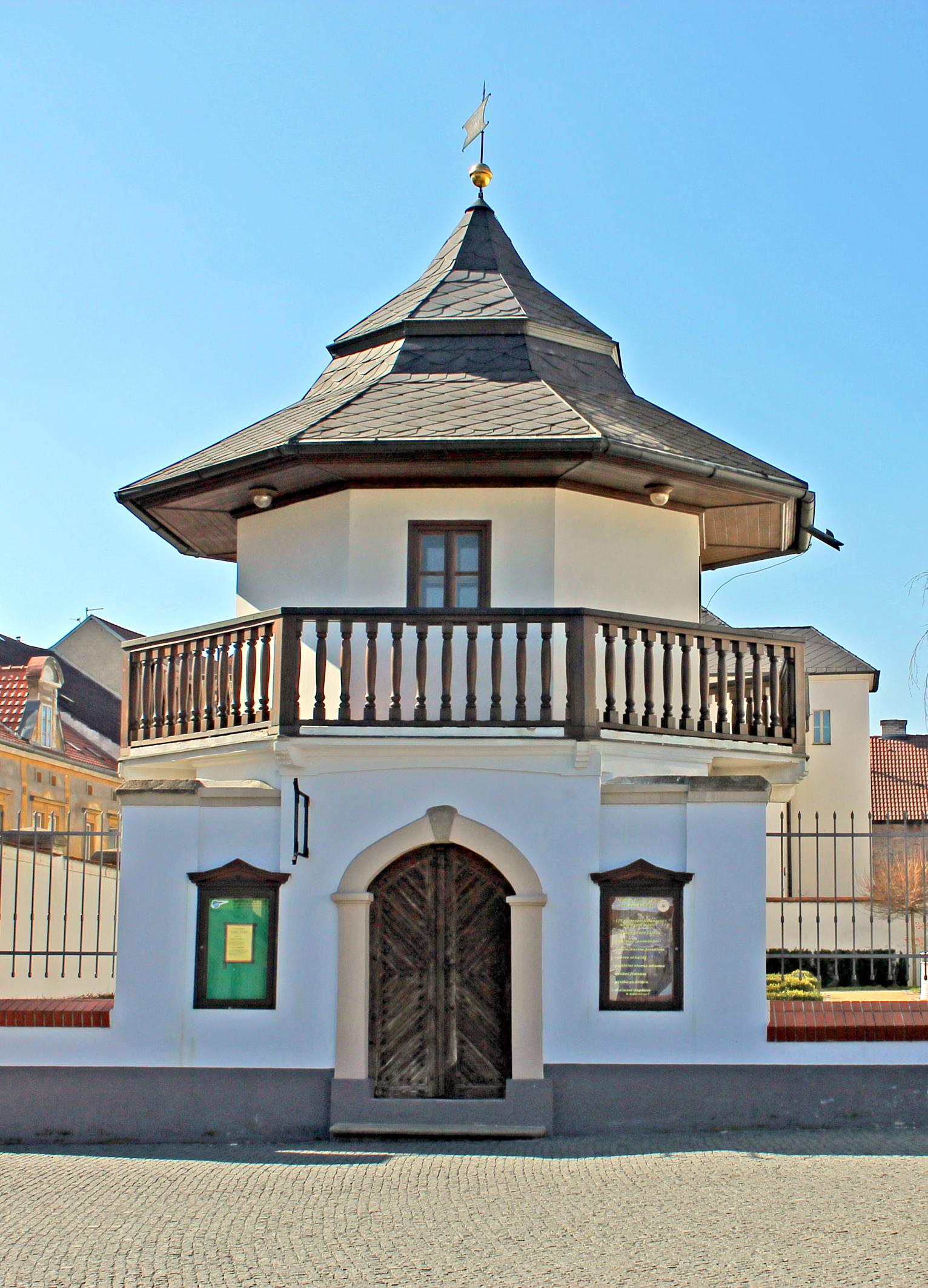 Ein Pavillon am Rathaus