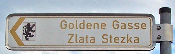 Straßenschild Goldene Gasse