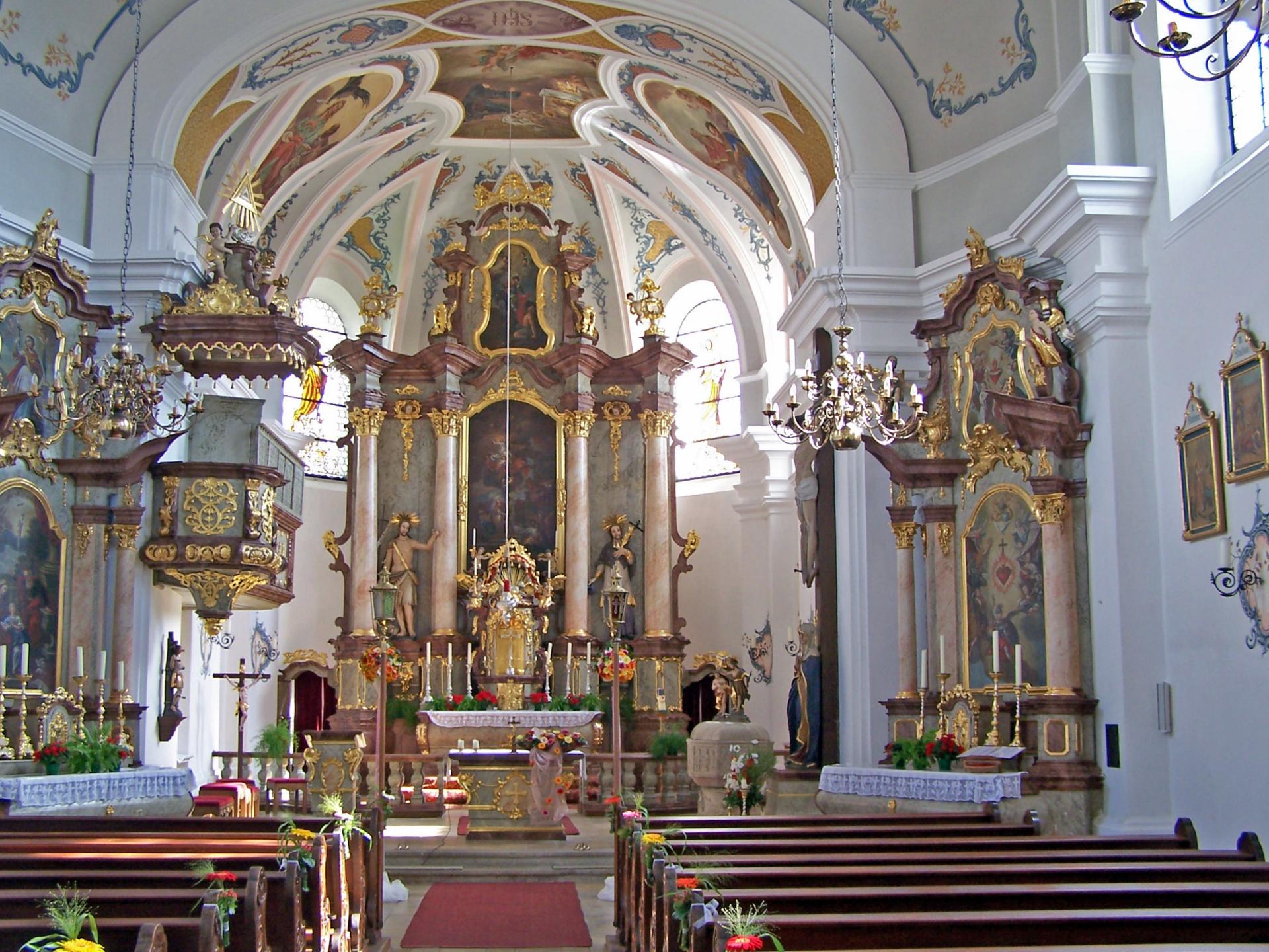 Altarraum in Mariä Himmelfahrt