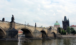 HNBS – CC0 Public Domain, https://pixabay.com/de/karlsbr%C3%BCcke-prag-tschechien-br%C3%BCcke-743651/ Karlsbrücke